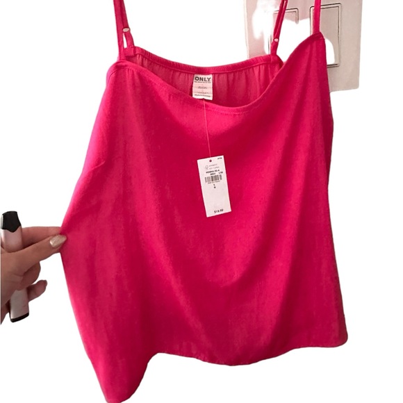 ❤️NWT Old Navy spaghetti tank - Picture 2 of 4